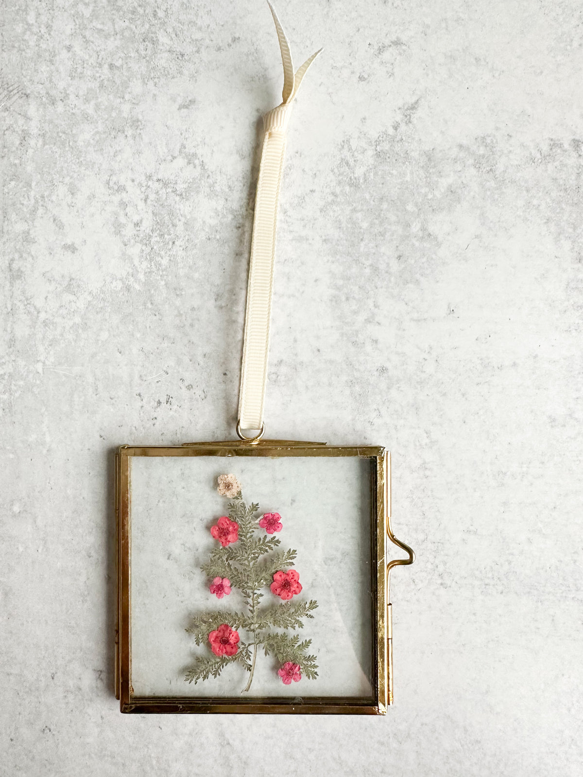 Pressed Flower Glass Ornament in Tannenbaum