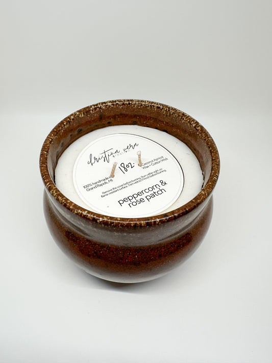 18 oz Candle in peppercorn & rose patch