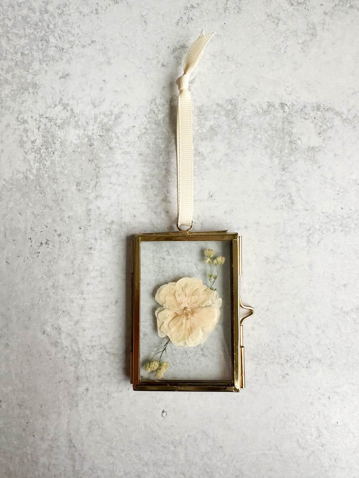 Pressed Flower Glass Ornament in Small Rose with Accent