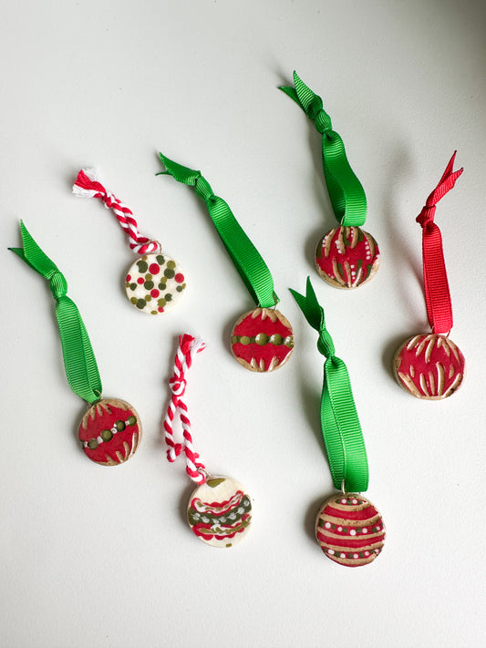 Mini Ornament in Red/Green Motif